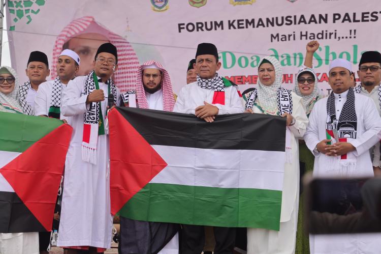  Membasuh Luka Palestina, Gubernur Kepri &  Ribuan Masyarakat Berdoa dan Bersholawat Bersama