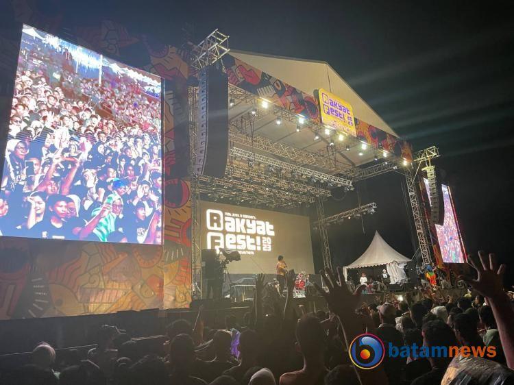 Rintikan Hujan Tak Halangi Kemeriahan Rakyat Fest 2023 di Kota Batam