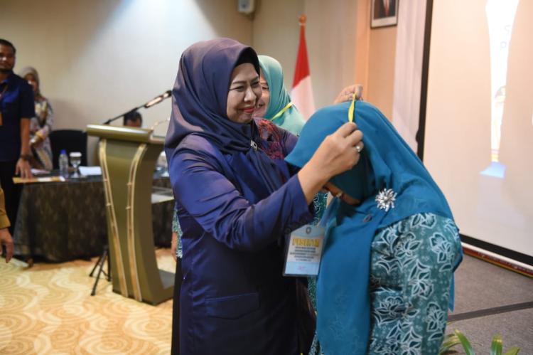  Dewi Ansar Buka Seminar UP2K Untuk Gelari Pelangi di Provinsi Kepulauan Riau