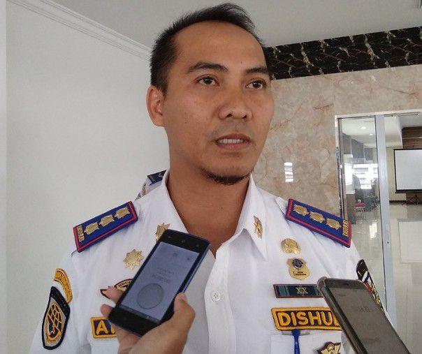 Dishub Pekanbaru Gandeng PLN Bersihkan Lampu Jalan Tak Standar