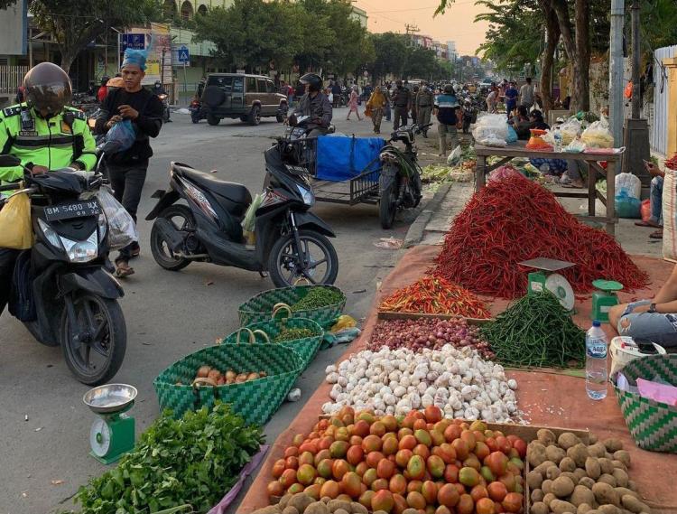 Pekanbaru Tetapkan Batas Waktu Berjualan untuk Pedagang Pasar Tumpah Jalan Ahmad Yani