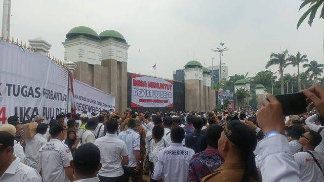 Ratusan Kades Desak DPR Sahkan Revisi UU Desa Soal Jabatan 9 Tahun Sebelum 5 Desember 2023