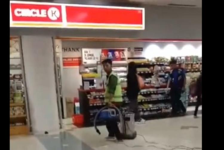 Ruang Tunggu Bandara Hang Nadim Batam Ikut Terendam Banjir
