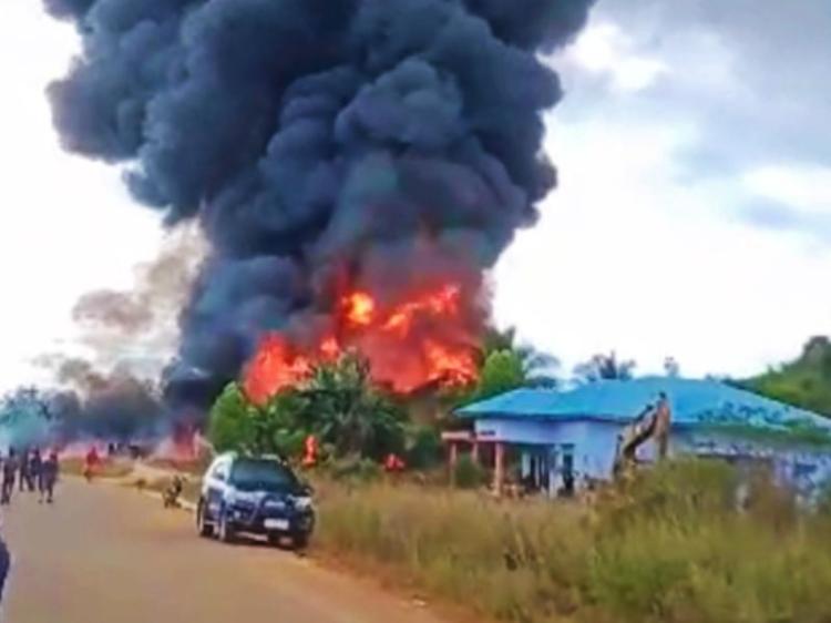 Gudang Minyak di Desa Sedadat Baru Natuna Dilalap Si Jago Merah