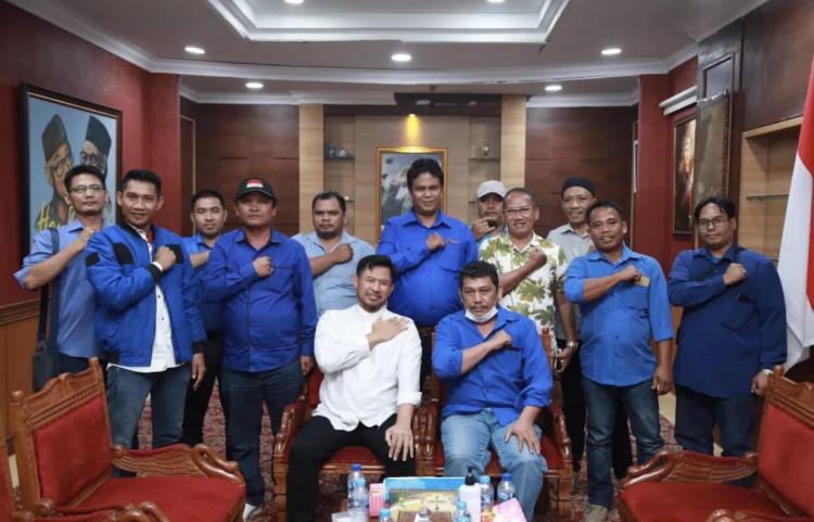Ketua DPRD Kota Batam Terima Audensi LSM GEBER Terkait Air Bersih