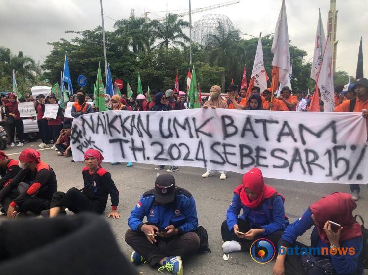 Ratusan Buruh Batam Kembali Gelar Demo, Tuntut Kejelasan UMK dari Wali Kota Rudi