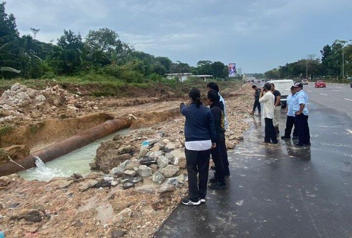 Respon Cepat, BU SPAM BP Batam Perbaiki Pipa 800 di Taman Baloi