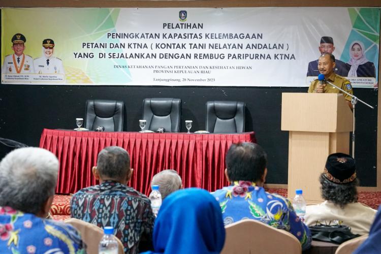 Sekdaprov Kepri Buka Pelatihan Peningkatan Kapasitas Kelembagaan Petani dan KTNA 