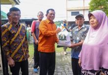  Gubernur Ansar Serahkan Bantuan CBP Tahap II Termin 3 di Kota Tanjungpinang