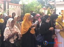 Warga hingga Kerabat Tersangka Aksi Bela Rempang Lantunkan Sholawat Jelang Putusan Praperadilan