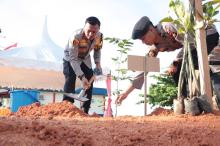 Serentak se-Indonesia, Polres Karimun Tanam Ratusan Pohon Produktif