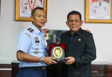  Danlanud RHF dan Dansatrad 213 Tanjungpinang Berpamitan Dengan Gubernur Ansar