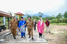 Ansar ke Desa Tajur Biru Meninjau Proyek Pembangunan Rumah Suku Laut 