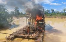 Tindak Tegas PETI, Polsek Singingi Hilir Musnahkan Lima Rakit Penambangan di Pulau Pramuka