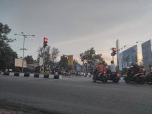 Hindari Jalan Macet Rawan Terjatuh Saat Pagi Musim Hujan di Kota Tanjungpinang, Tandai!