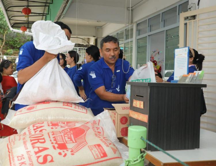  Sambut Natal 2023, Persekutuan Doa BP Batam Gelar Bakti Sosial