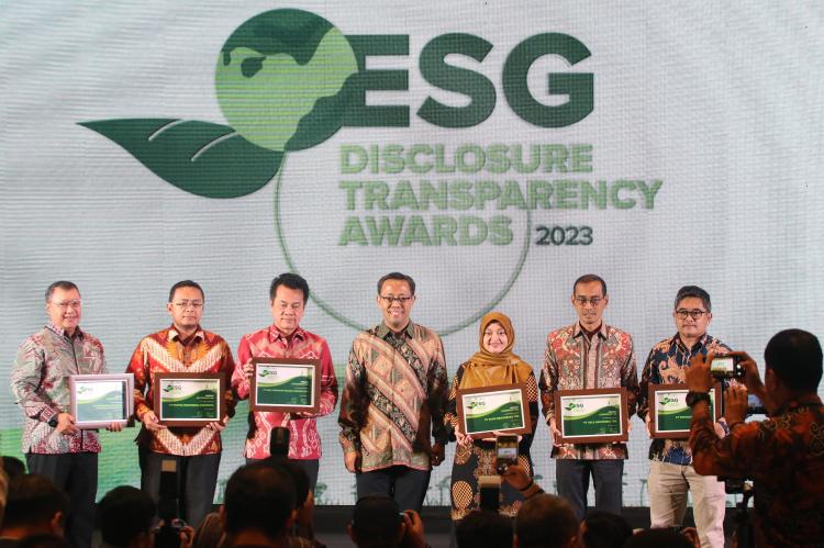Komitmen Terapkan Bisnis Berkelanjutan, bank bjb Sabet Penghargaan di Ajang ESG Disclosure Awards 2023