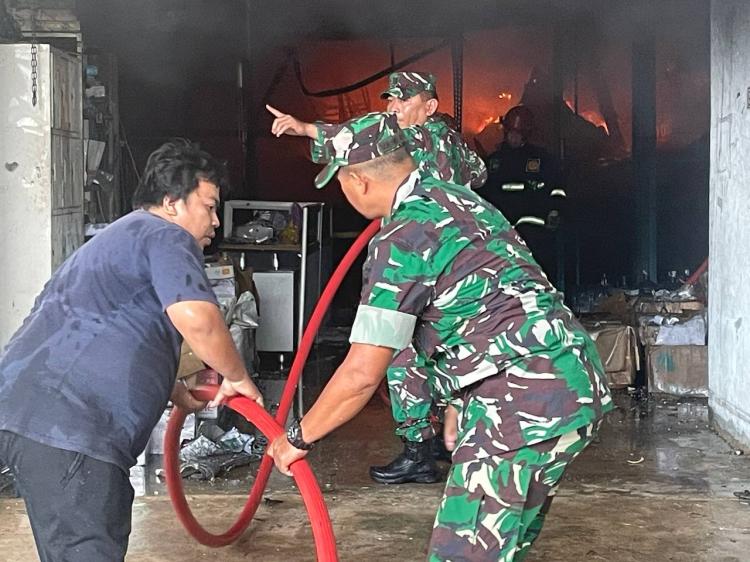 Sempat Terkendala Air, Begini Kondisi Terakhir Kebakaran di Union Industrial Park Batuampar