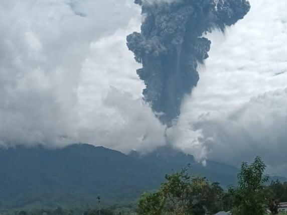 Wanita yang Terjebak di Gunung Marapi Bernama Zhafirah Zahrim Febrina Mahasiswi Poltek Negeri Padang