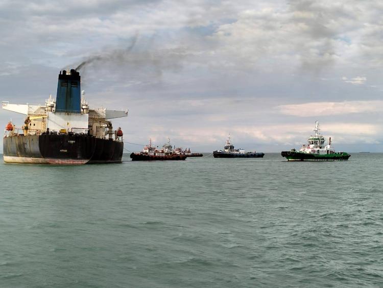 Evakuasi Tanker MT. Liberty Kandas di Perairan Karimun Tunggu Pemindahan Muatan