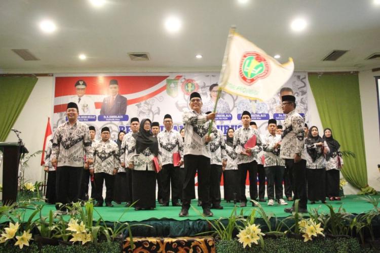 Dr Adolf Bastian Resmi Pimpin PGRI Riau Sisa Jabatan 2019-2024, Effendi Sianipar: Majukan Pendidikan Riau!