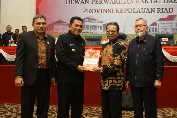  DPRD Kepri Setujui Perda Perubahan RPJMD dan Rencana Umum Energi Daerah