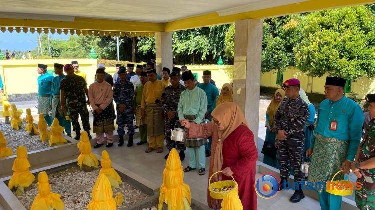 Tak Lupa Sejarah, Wako Rudi Ziarah Makan Zuriat Nong Isa di Hari Jadi Batam Ke-194