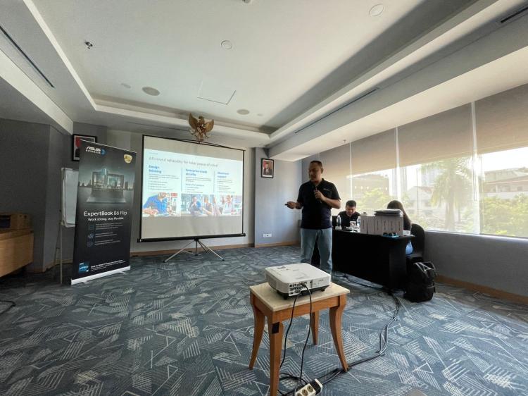 Kinerja Premium: Laptop ASUS Bisnis Terbaru dengan Dukungan Penuh dari Platform Intel vPro Hadir di Batam