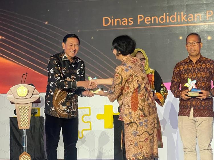 Disdik Kepri Raih Apresiasi Cerdas Berkarakter Tahun 2023 dari Kemendikbudristek