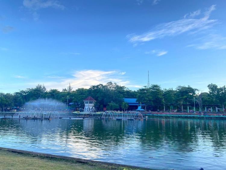 Santai di Taman Kolam Kijang, Destinasi Favorit Wisatawan di Akhir Pekan