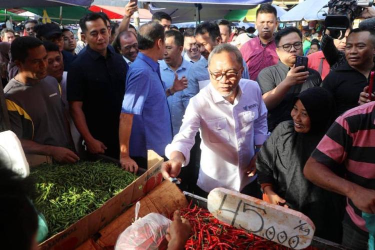Menteri Perdagangan Zulkifli Hasan Pantau Harga Sembako di Batam dan Cek Progres Pasar Jodoh