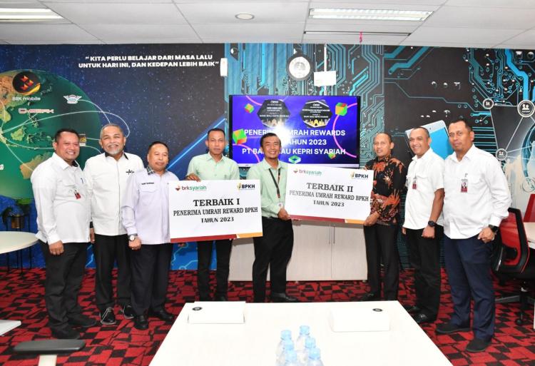 BRK Syariah Raih 3 Penghargaan dari BPKH Award, Dua Pegawai Terima Reward Umrah 