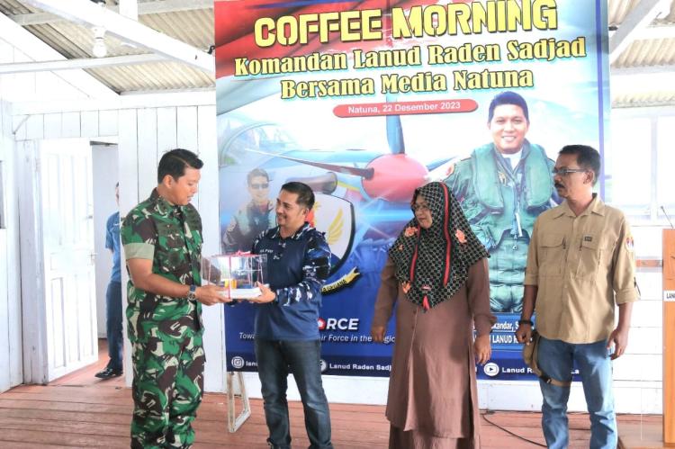 Lanud Raden Sadjad Larang Warga Gunakan Atribut Parpol saat Memasuki Kawasan Bandara