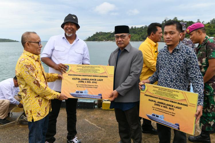 Serahkan Dua Unit Kapal Ambulance Laut di Lingga, Ansar Ingin Performa Layanan Kesehatan Maksimal