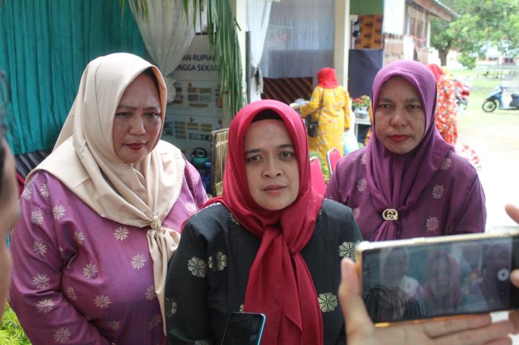 Lomba Masak Lempeng Khas Melayu Meriahkan Peringatan Hari Ibu di Desa Tanjung Harapan