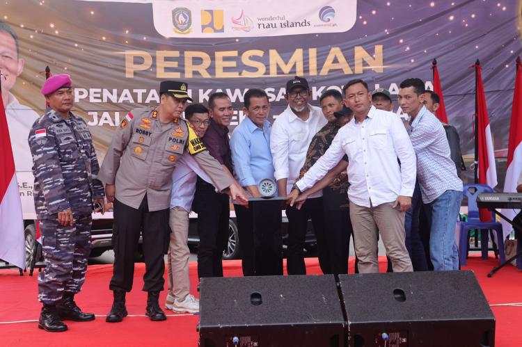  Gubernur Ansar Resmikan Penataan Kawasan Kota Lama Jalan Merdeka - Teuku Umar Tanjungpinang