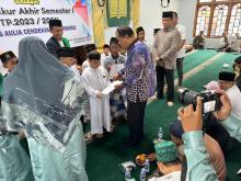 Hadiri Doa dan Dzikir Untuk Negeri, Ir Effendi Sianipar Serahkan Bantuan Bus Sekolah Sekolah 