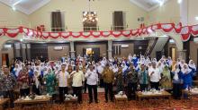 Gubernur Kepri Ansar Ahmad Serahkan Insentif Guru TK, PAUD hingga RA di Karimun