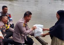 Langkah Preventif dan Aksi Kemanusiaan Polsek Perhentian Raja di Tengah Risiko Banjir