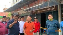 Bupati Karimun Tinjau Lokasi Kebakaran yang Merenggut Korban Jiwa di Pasar Mutiara