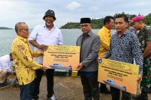 Serahkan Dua Unit Kapal Ambulance Laut di Lingga, Ansar Ingin Performa Layanan Kesehatan Maksimal