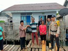 MUI dan Ormas Islam Distribusikan Sembako untuk Muallaf Suku KAT di Lingga