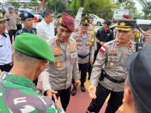 Ops Lilin 2023: Kabareskrim Mabes Polri dan Kapolda Kepri Periksa Pos Pengamanan Batam Center