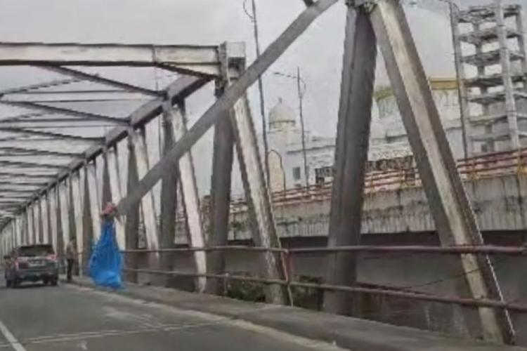 Ikatan Atas Tiang Jembatan Siak II Pekanbaru Lepas, Diduga Gegara Kendaraan Muatan Alat Berat