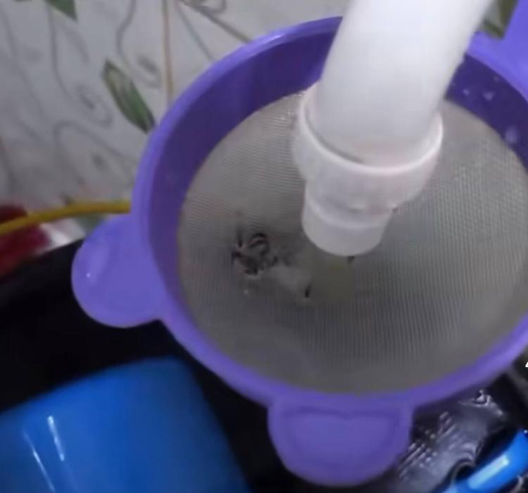Warga Batu Besar Keluhkan Kualitas Air Keruh dan Mengandung Cacing, PT ABHi Langsung Respon