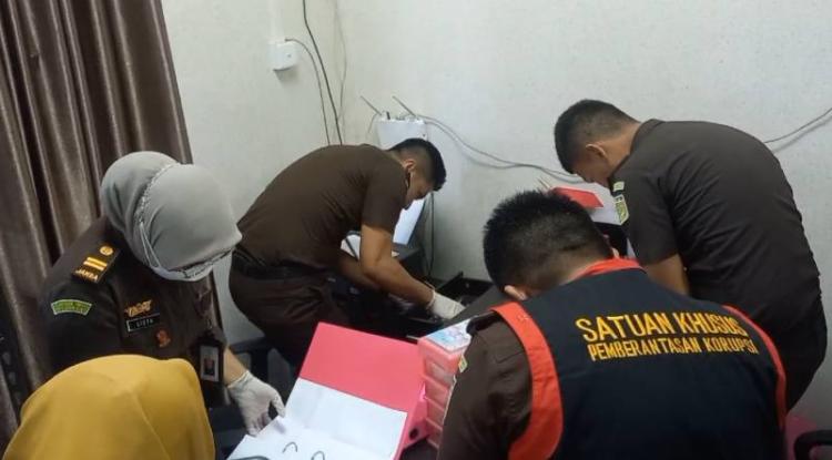 Dalami Dugaan Korupsi Dana KONI Karimun, Jaksa Geledah Empat Lokasi 