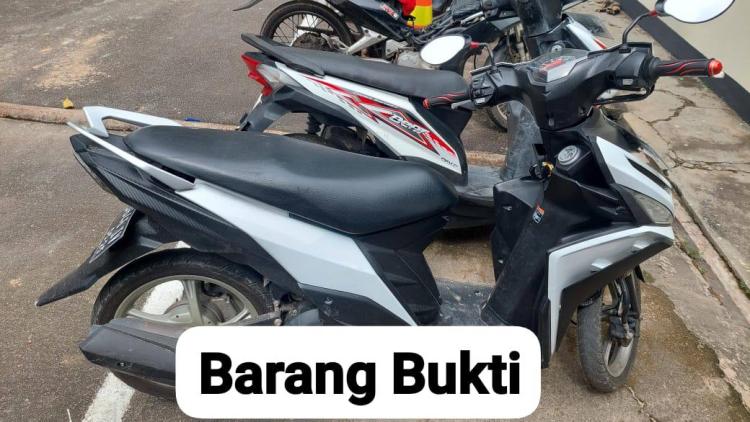 Wanita Pakai Sweeter Mencuri Motor Terekam CCTV di Nongsa Batam Berhasil Ditangkap