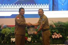 Gubernur Ansar Serahkan DPA T.A. 2024 Kepada Para Kepala OPD