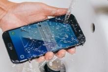 4 Tips Mengatasi Handphone yang Tercebur Air, Bisa Dicoba!