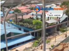 Longsor Batu Miring di Perumahan GMP 2 Tanjung Sengkuang, Batam